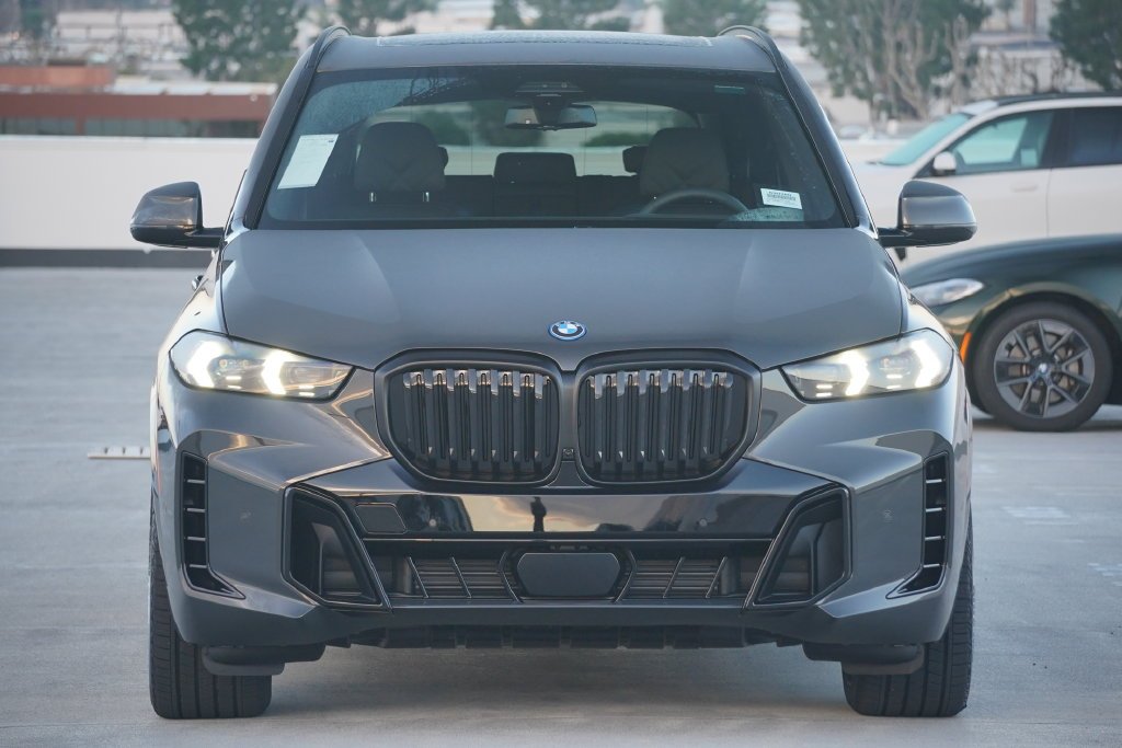 Used 2026 Dravit Grey Metallic BMW xDrive50e image 2