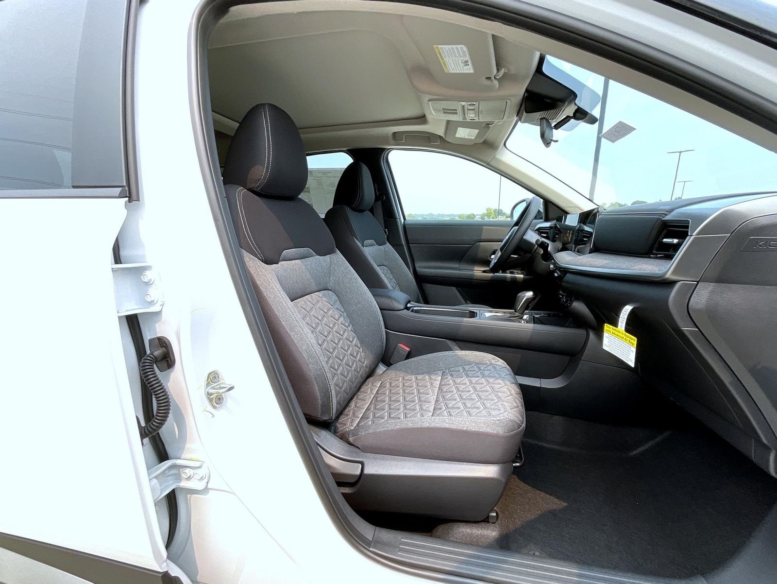New 2026 Aspen White TriCoat / Super Black Two-tone Nissan SV image 16