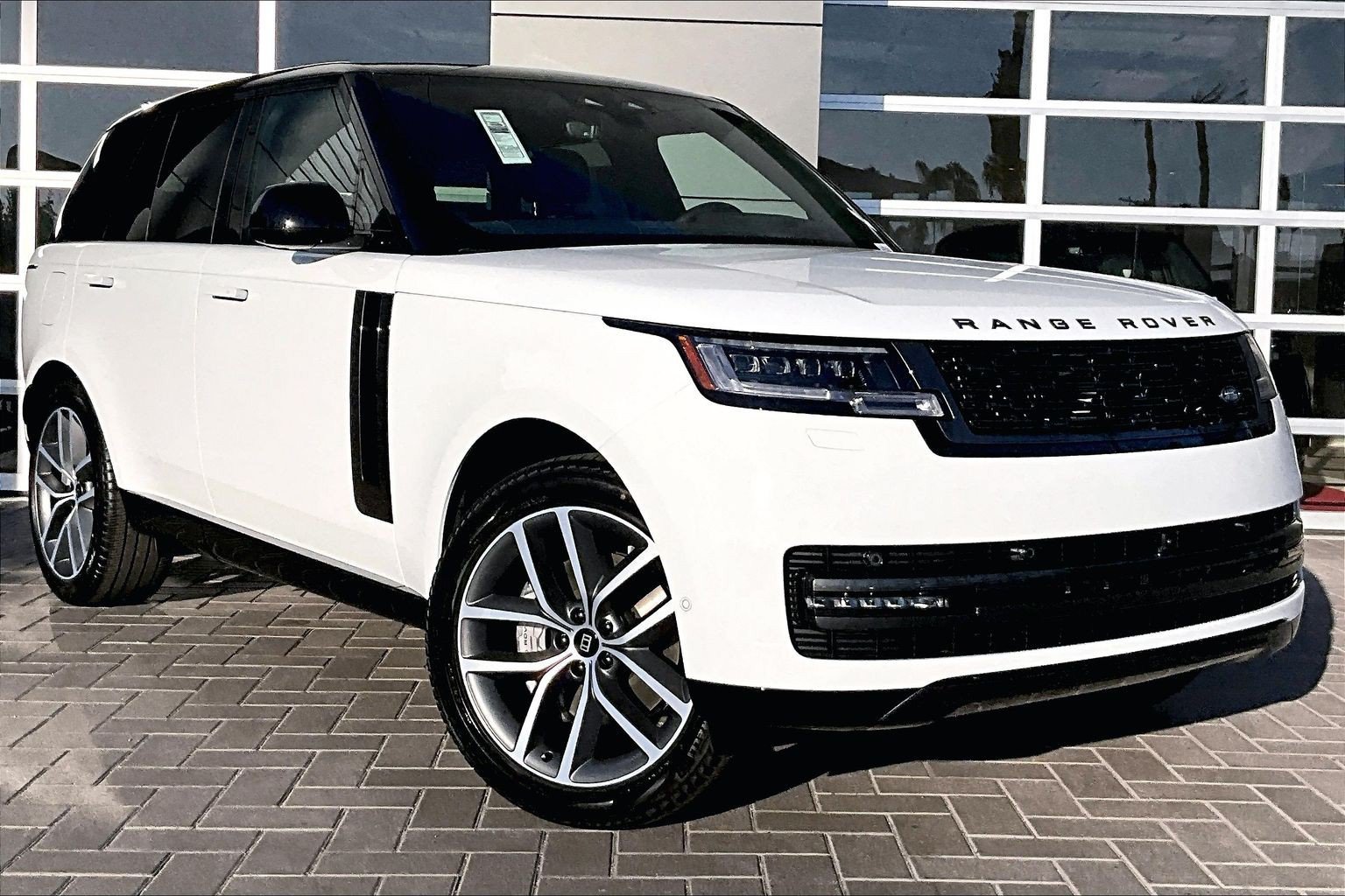 New 2027 Fuji White Land Rover SE image 2