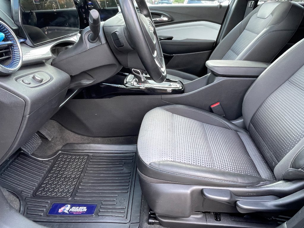 Used 2025 Sterling Gray Metallic Chevrolet LT image 13