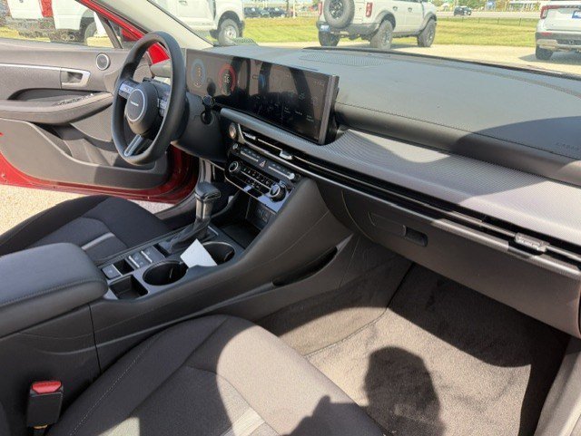 Certified Used 2025 Red Hyundai SE image 29