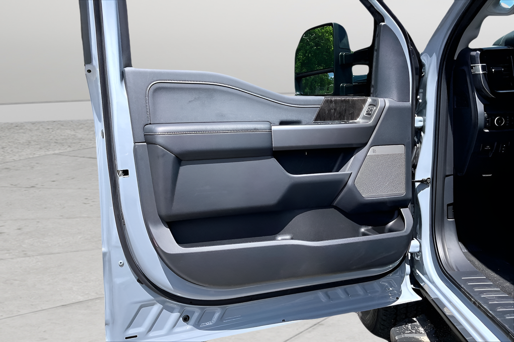 New 2026 Glacier Gray Metallic Tri-Coat Ford Lariat image 12