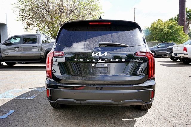 Used 2024 Black Kia LX image 8