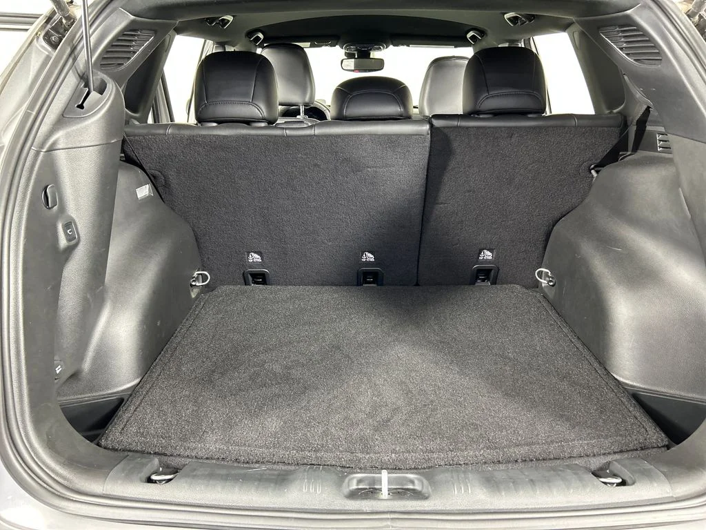 Used 2023 Silver Jeep Limited image 19