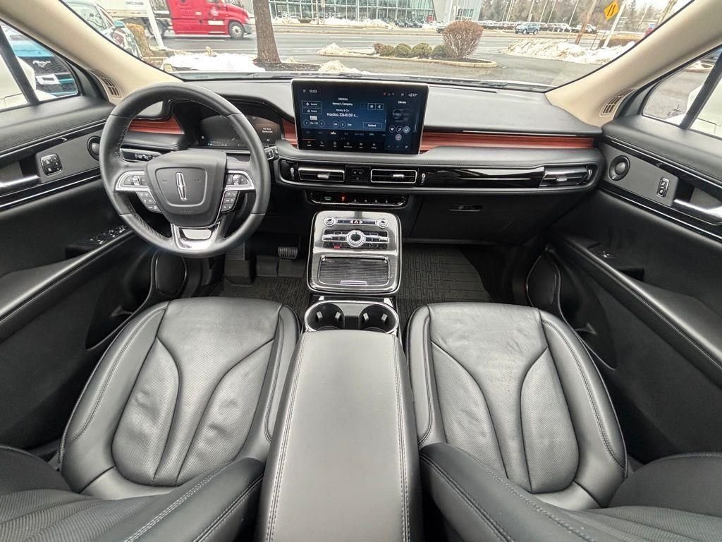Used 2023 White Metallic Lincoln Reserve image 22
