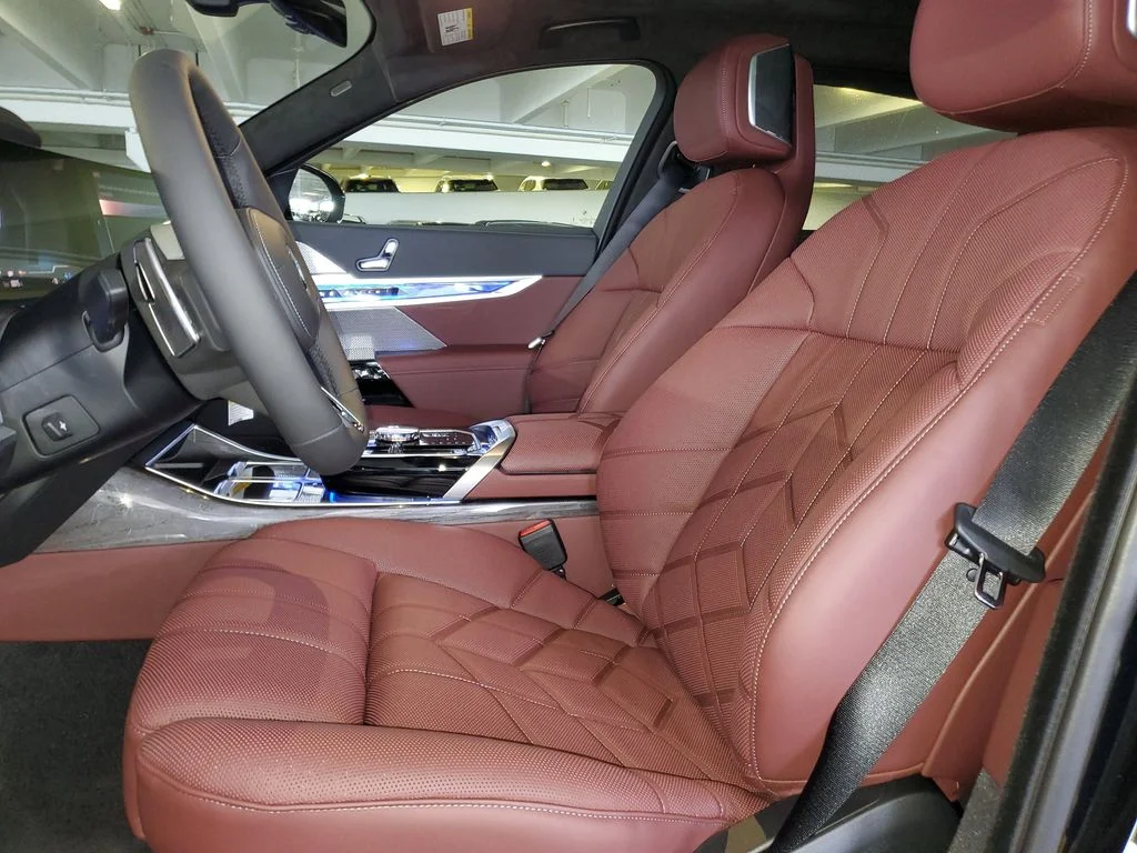New 2026 Black Sapphire Metallic BMW 750e xDrive image 16