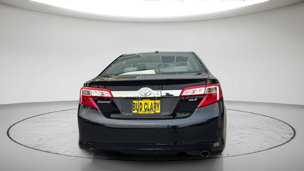 Used 2014 Black Toyota XLE image 9