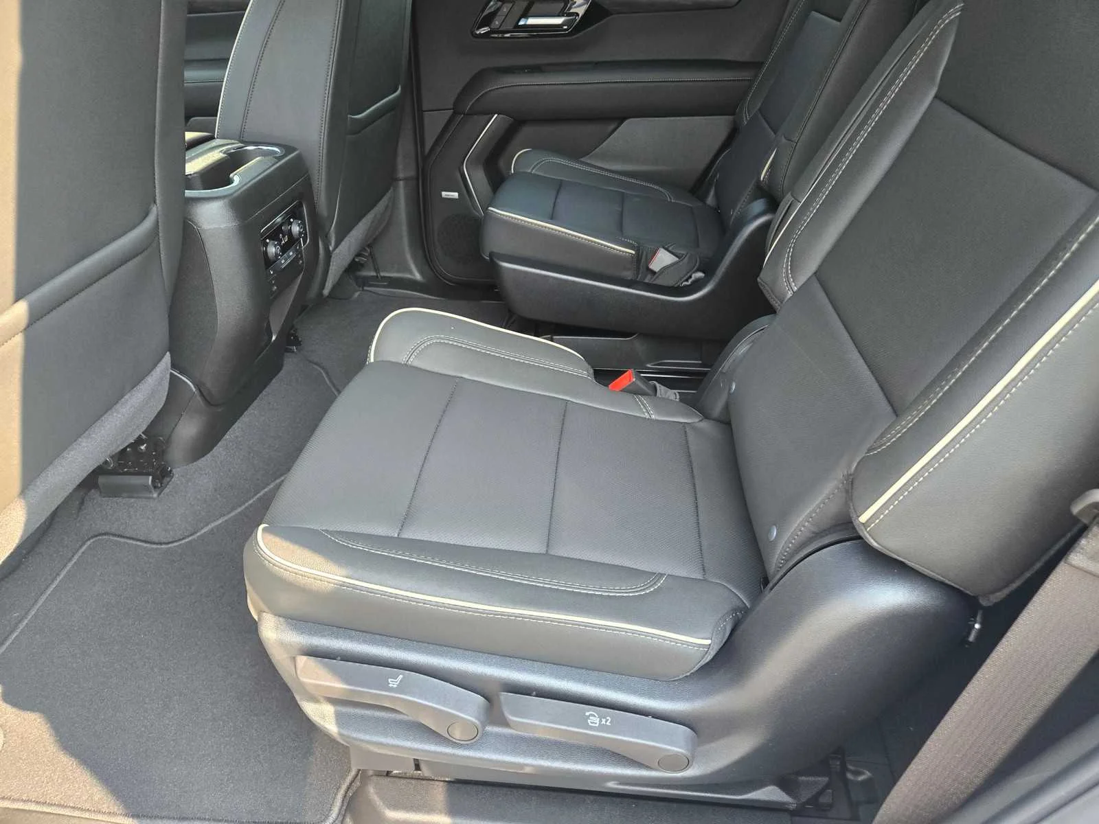 New 2026 Polar White Tricoat Chevrolet Premier image 12