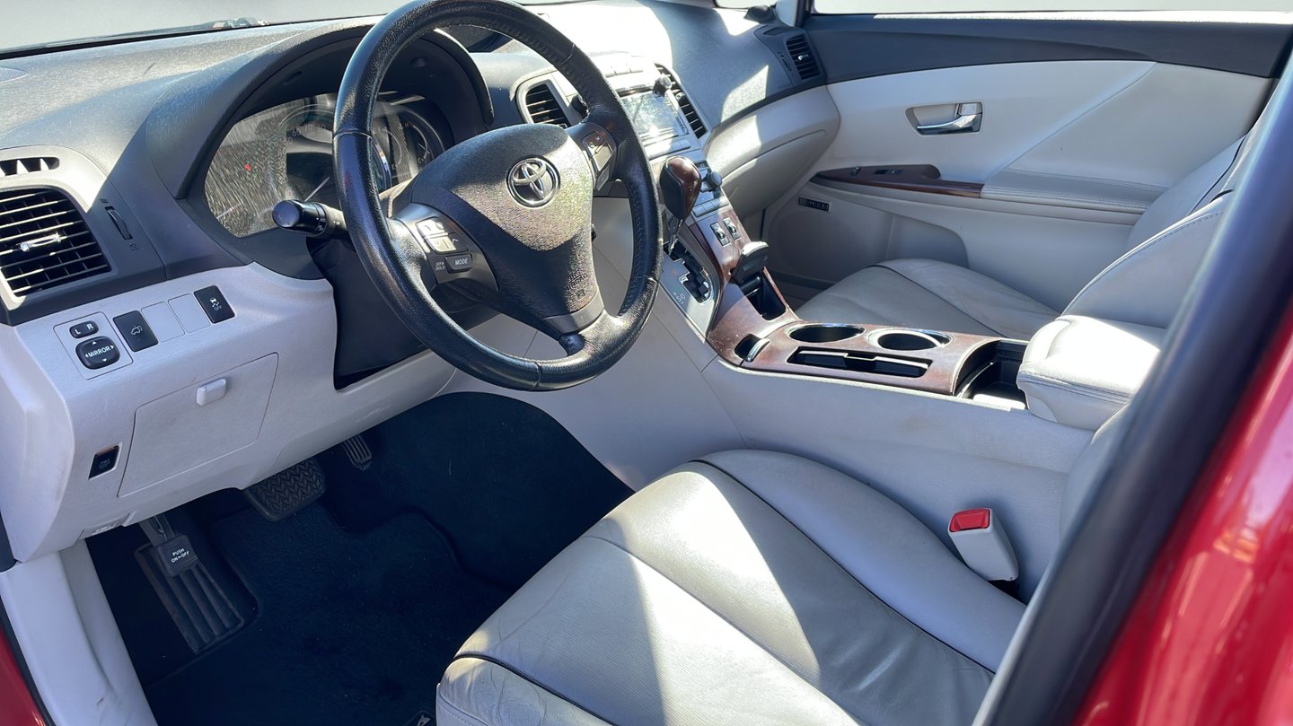 Used 2012 Red Toyota XLE image 9