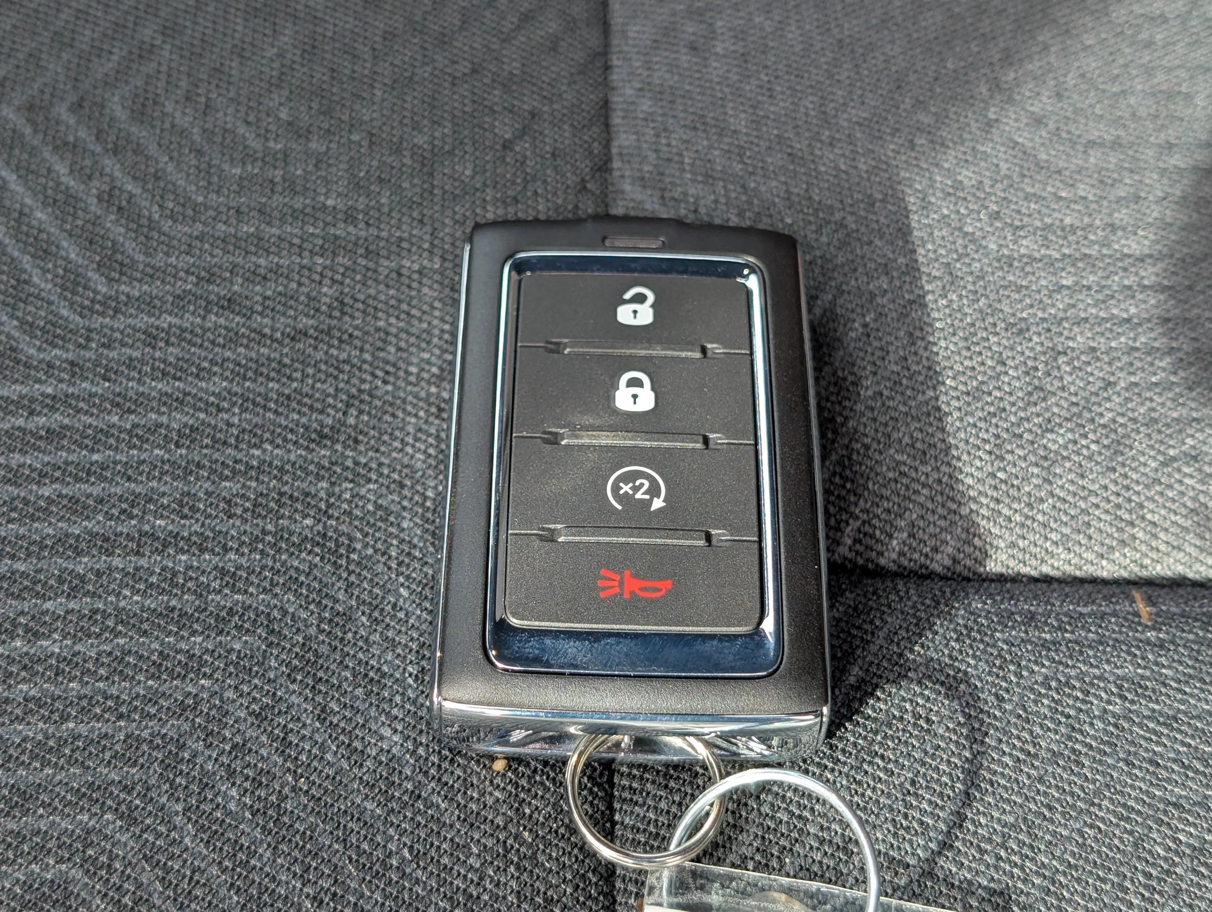 New 2026 Diamond Black Crystal Pearl Jeep Laredo image 31