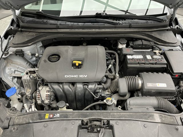 Used 2017 Shale Gray Metallic Hyundai SE image 21