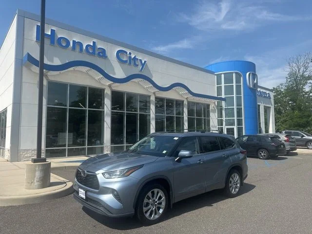 Used 2022 Moon Dust Toyota Limited image 2