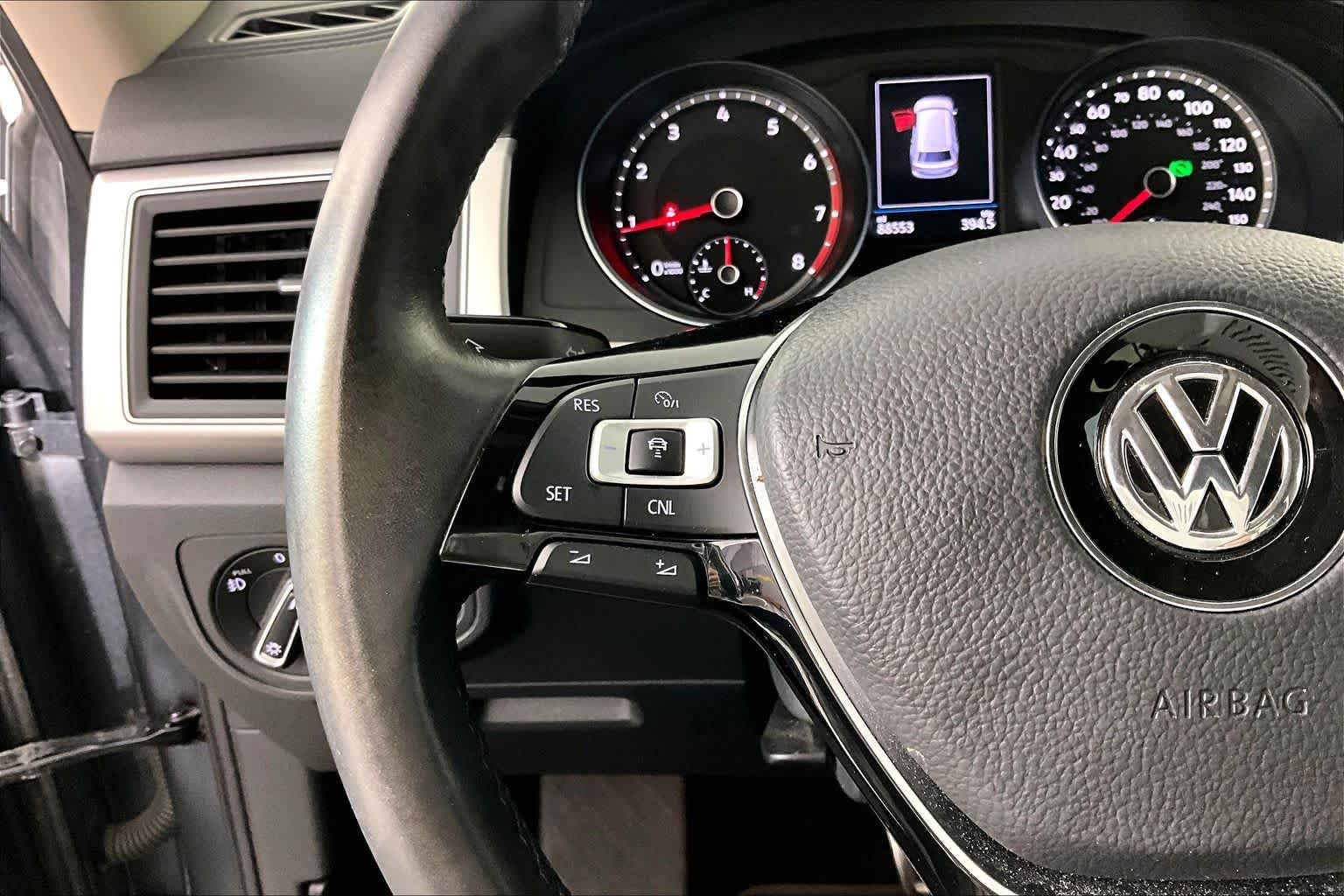 Used 2018 Platinum Gray Metallic Volkswagen 3.6L V6 SE w/Technology image 23