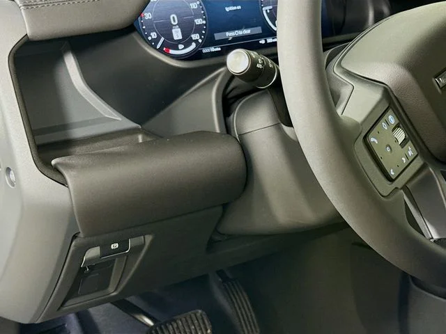 New 2026 Fuji White Land Rover S image 10