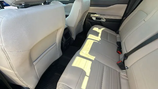 Used 2024 Silver Ford Lariat image 24
