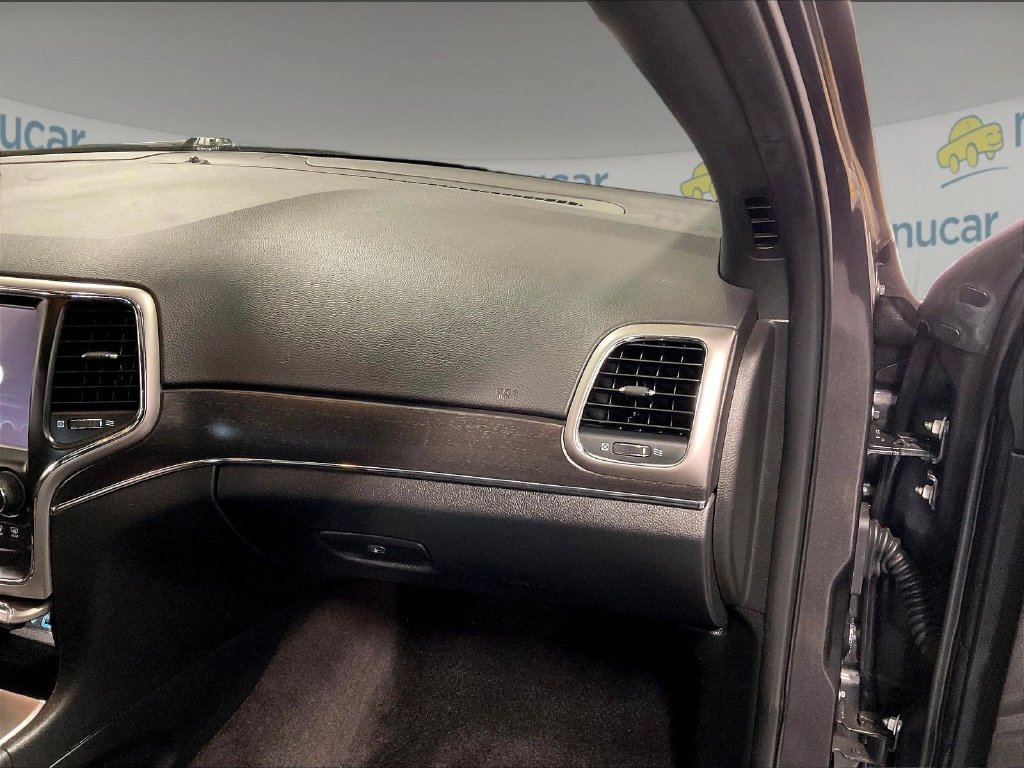Used 2018 Gray Jeep Limited image 13
