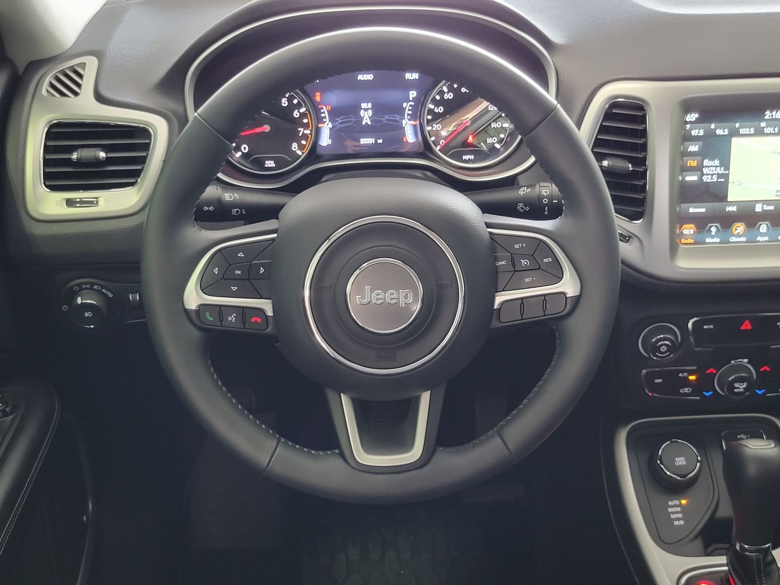 Used 2019 Silver Jeep Limited image 27