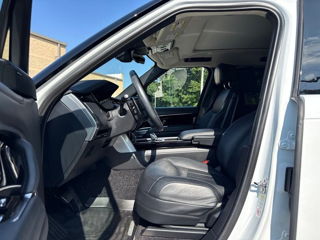 Used 2024 White Land Rover SE image 14