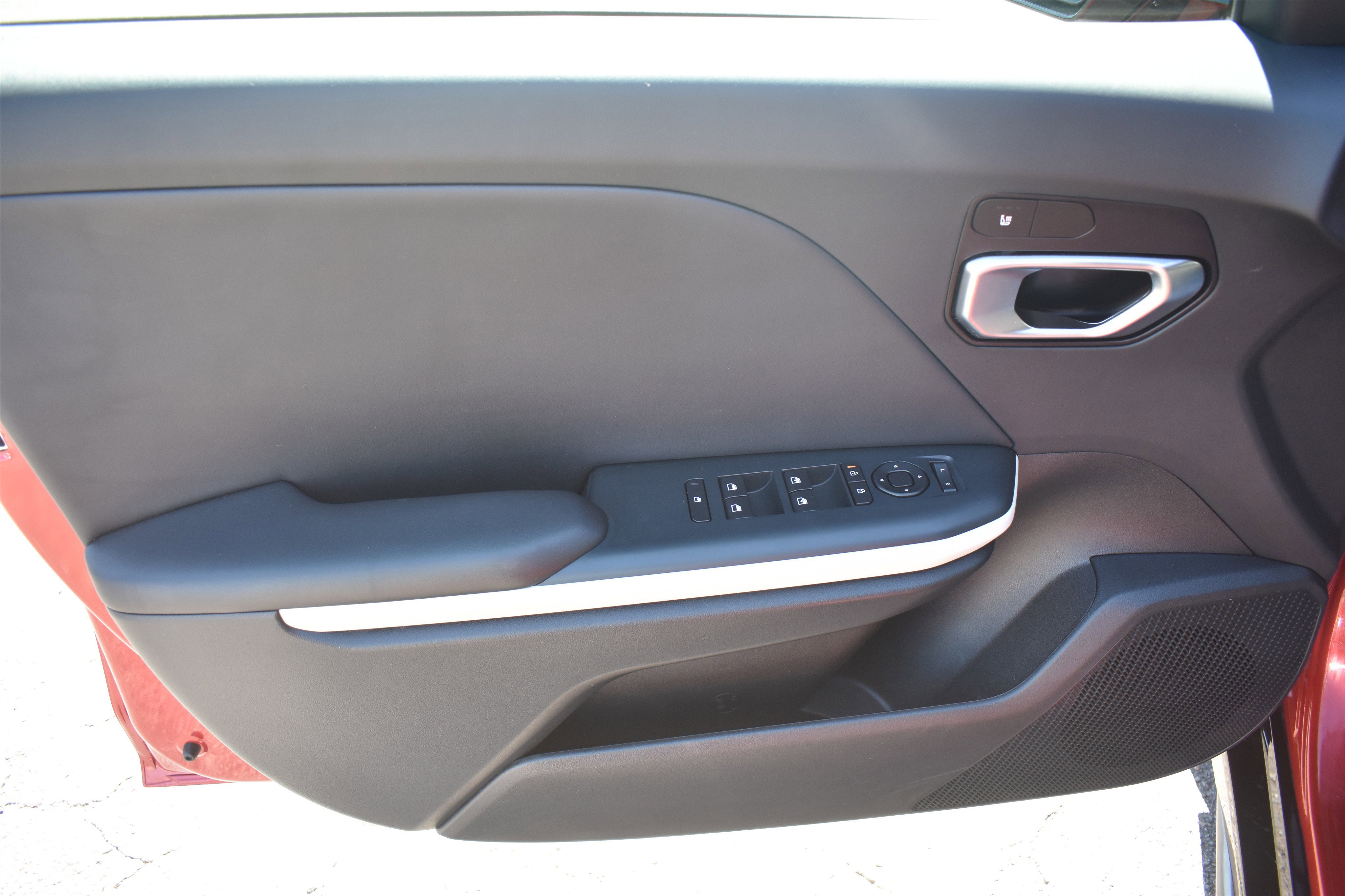 Used 2025 Currant Red Kia GT-Line image 12