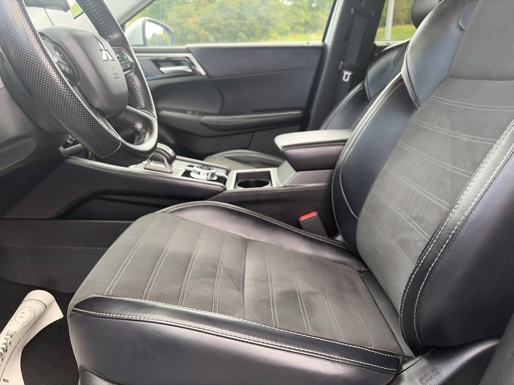Used 2024 Gray Mitsubishi SE image 17
