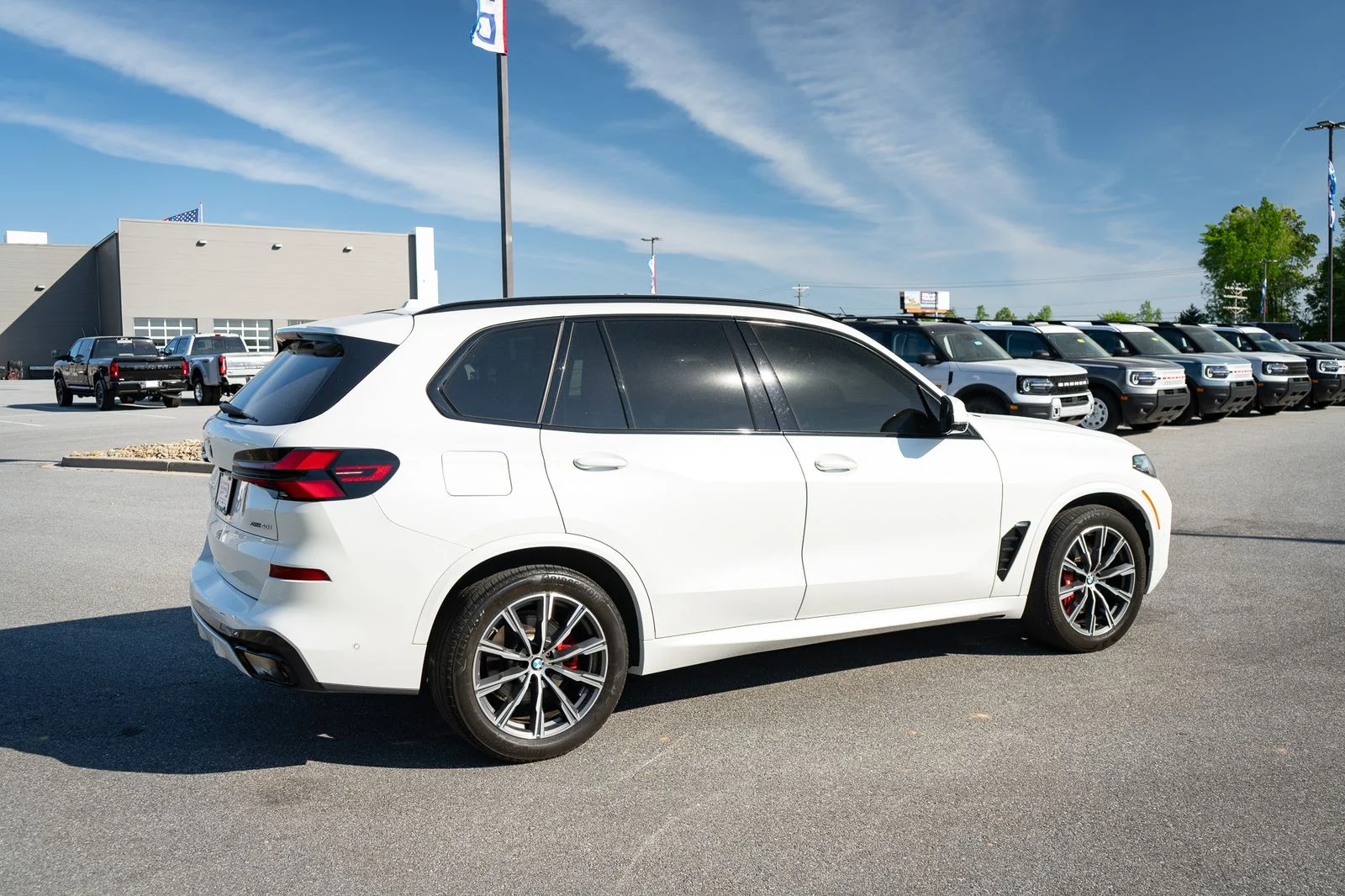Used 2024 White BMW xDrive40i image 10