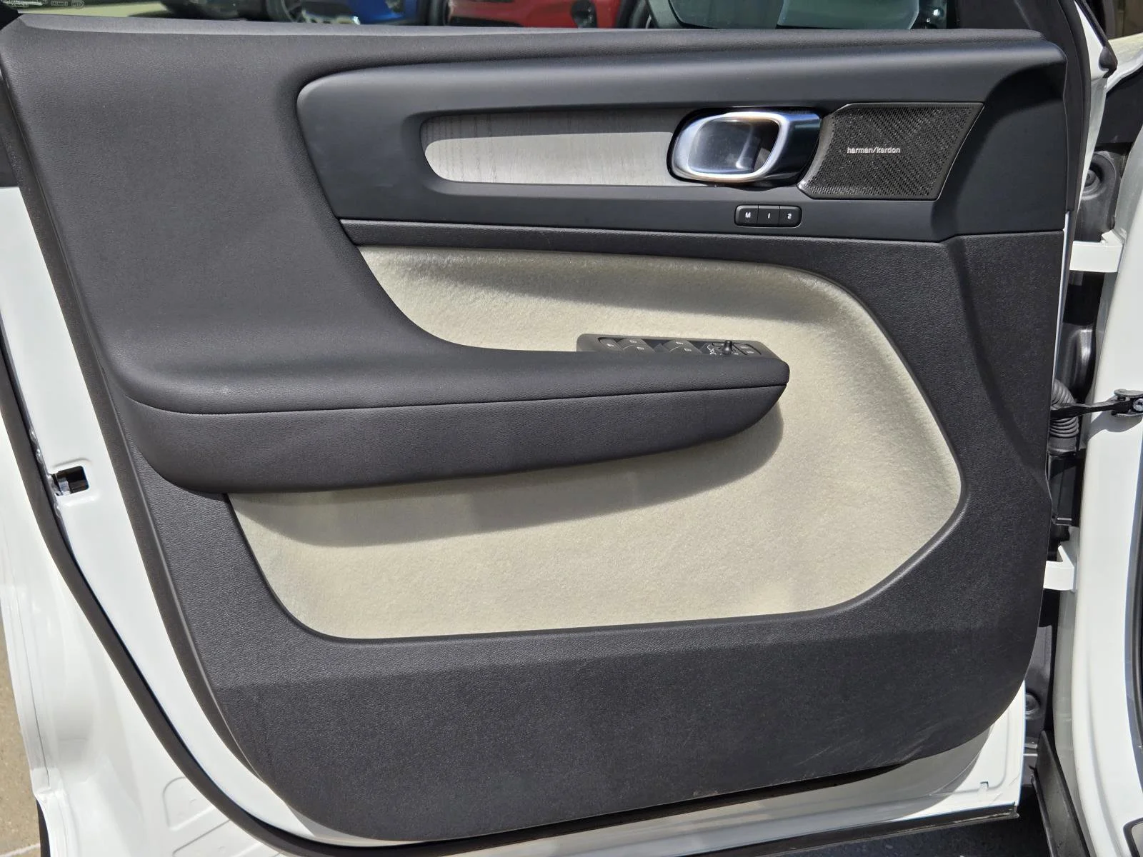 Used 2023 Crystal White Volvo Ultimate Bright Theme image 23