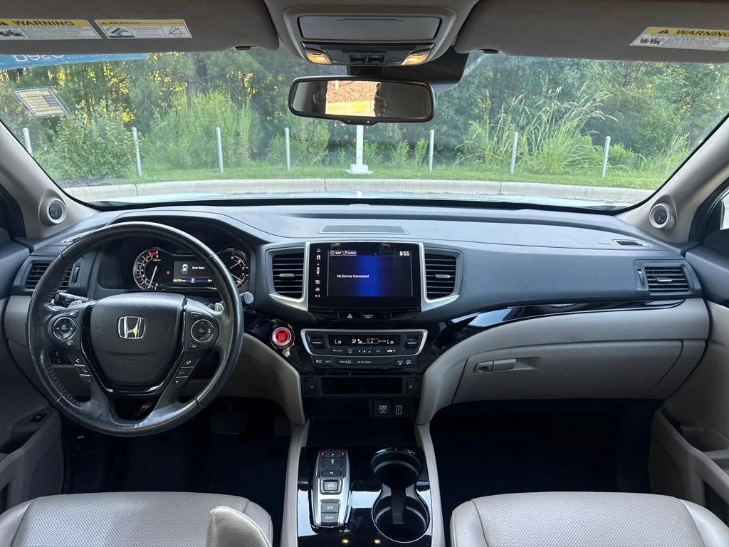 Certified Used 2020 Platinum White Pearl Honda RTL-E image 15