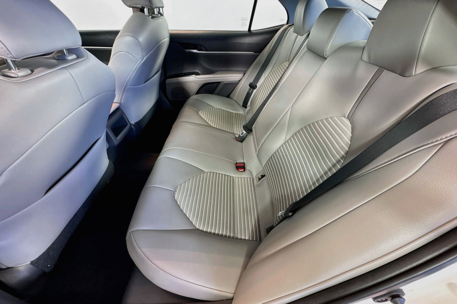 Used 2019 White Toyota Hybrid SE image 23