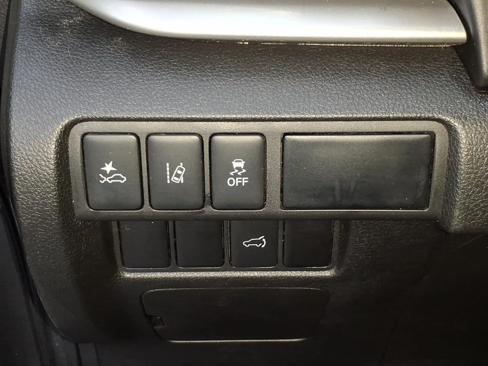 Used 2024  Mitsubishi SEL image 14