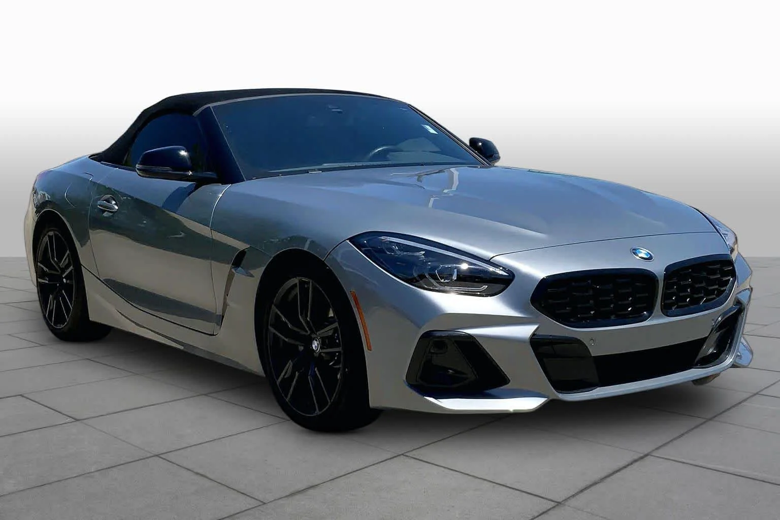Used 2025 Skyscraper Grey Metallic BMW sDrive30i image 2