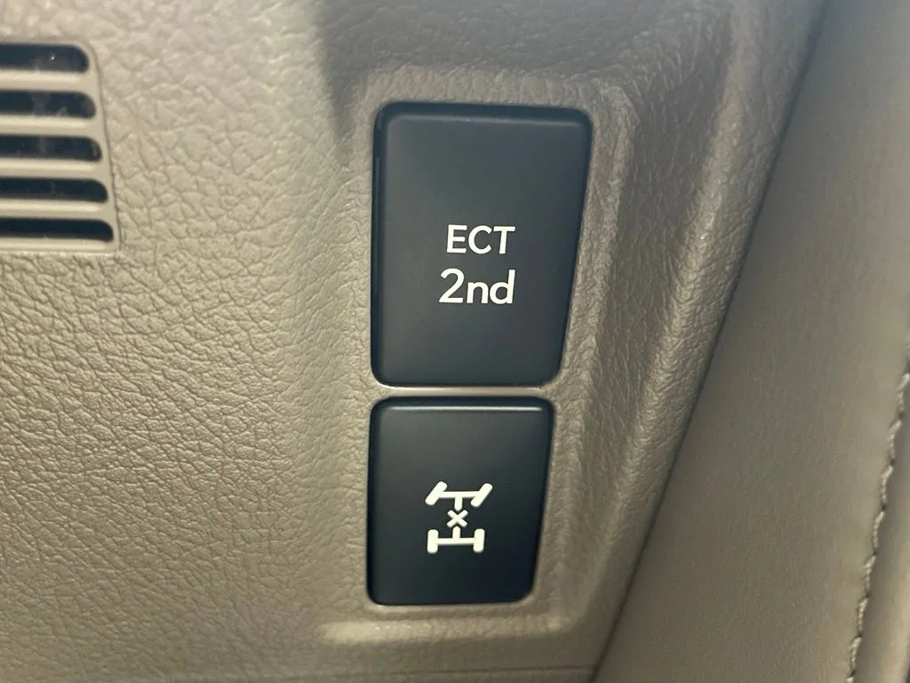 Used 2021  Lexus 460 Luxury image 32