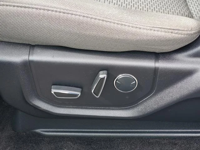 Used 2018  Ford XLT image 6