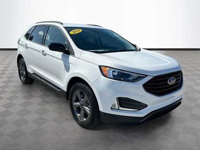 Used 2024 White Ford SEL image 3