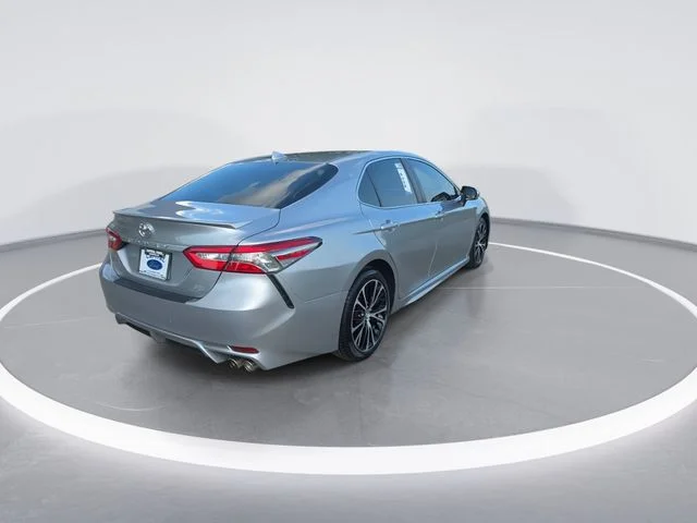 Used 2019 Silver Toyota SE image 8