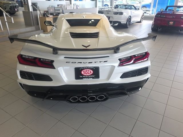 Used 2023 White Chevrolet Z06 image 5