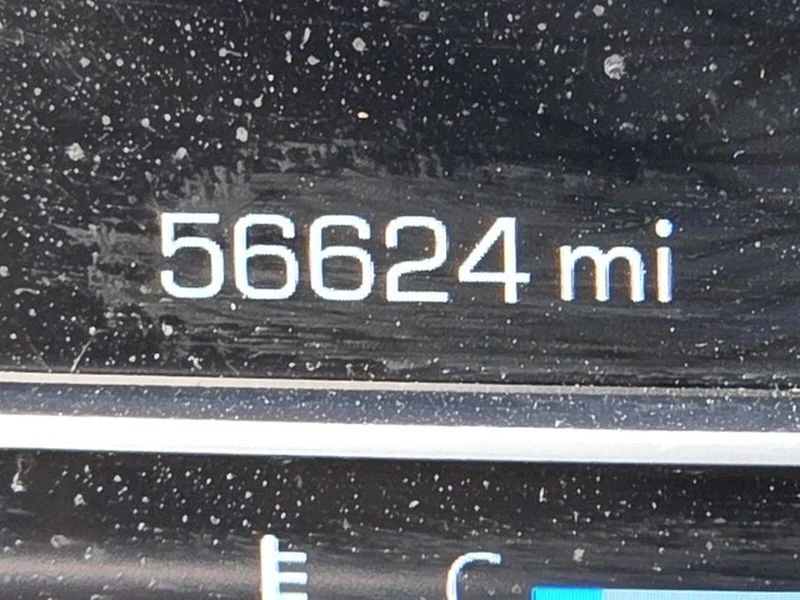 Used 2022 Summit White GMC AT4 image 28