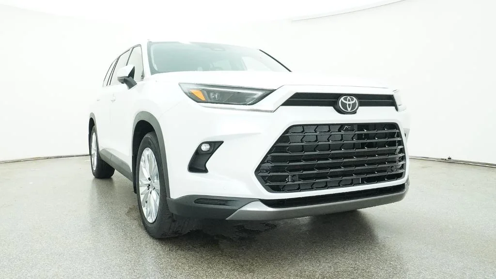 New 2026 Wind Chill Pearl Toyota Platinum image 7