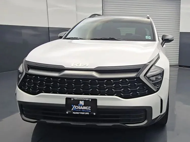 Used 2023 White Kia X-Line Sport Utility 4D image 4