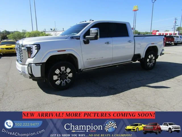 2024 GMC Sierra 4WD Crew Cab Standard Box Denali's photo