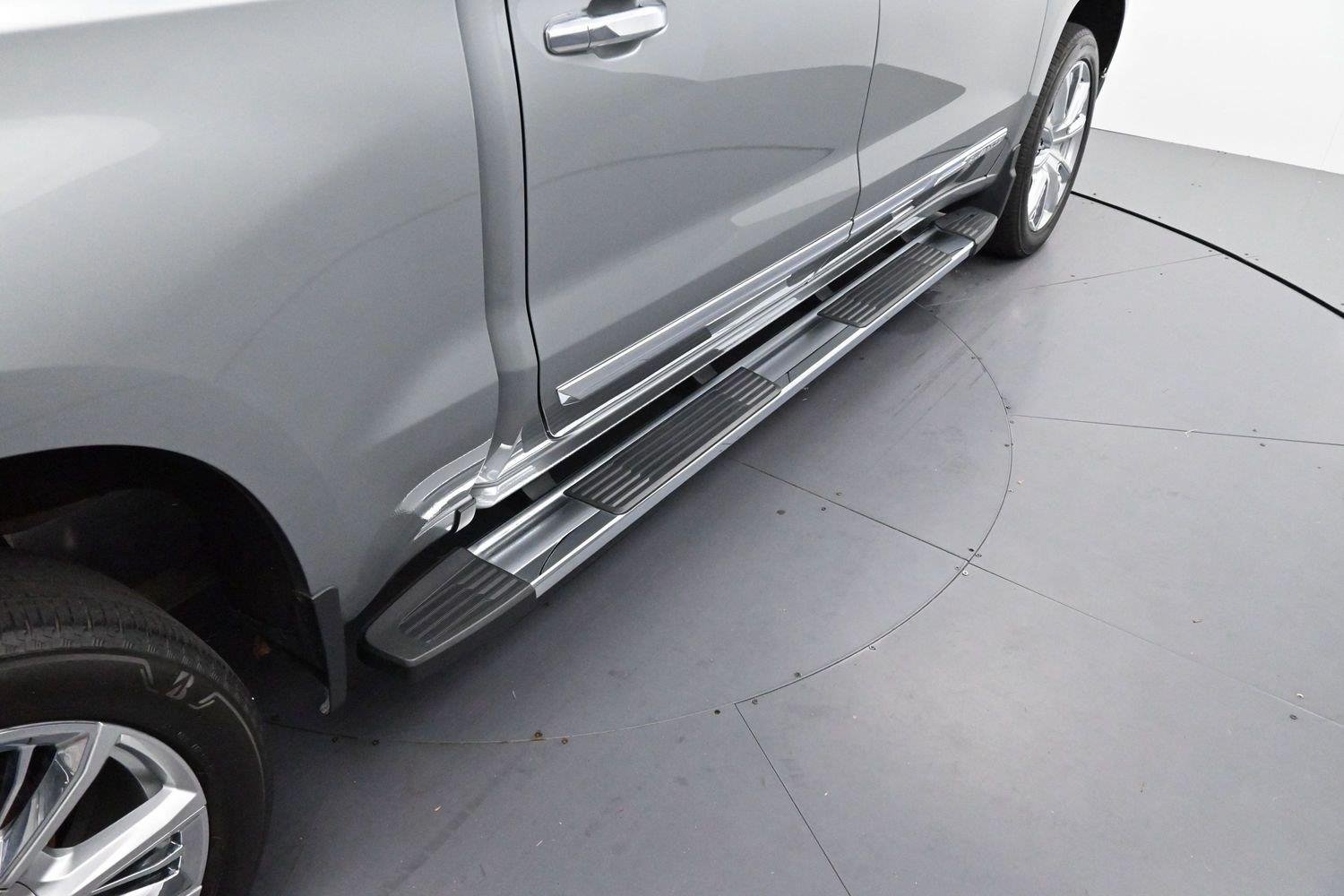 Used 2023 STERLING GRAY METALLIC Chevrolet High Country image 8