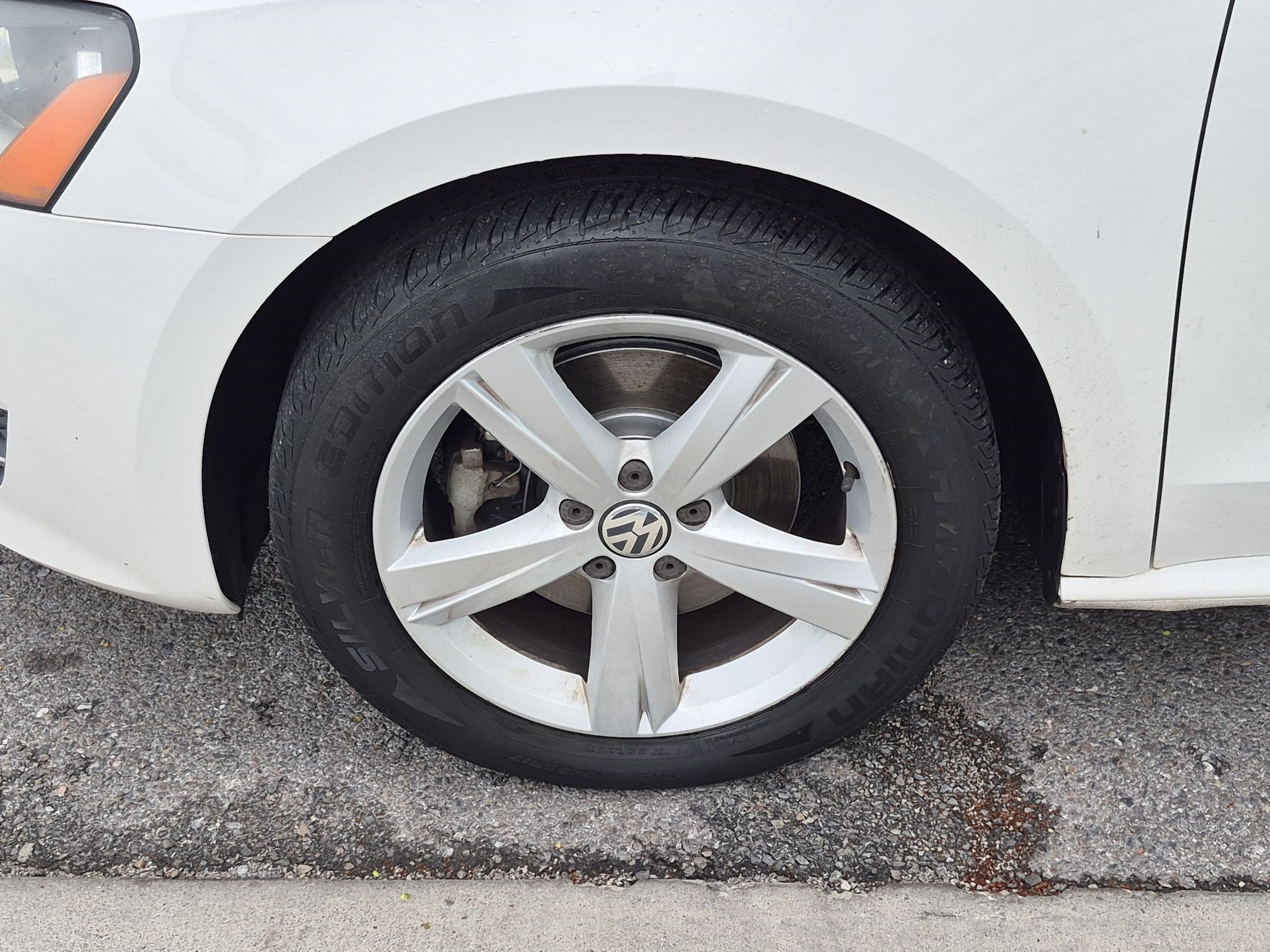 Used 2013 Candy White Volkswagen 2.5 SE image 10