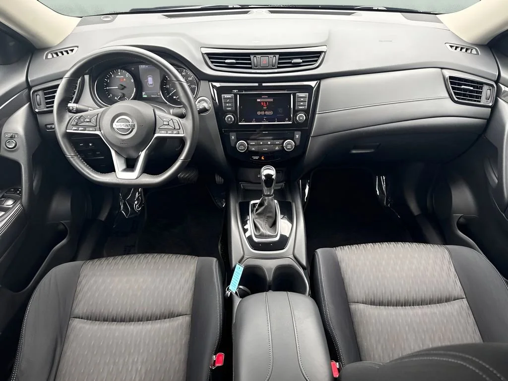 Used 2018  Nissan SV image 13
