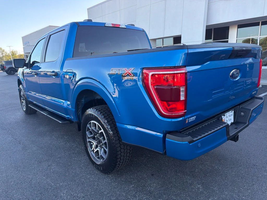 Used 2021 Velocity Blue Metallic Ford XL image 3