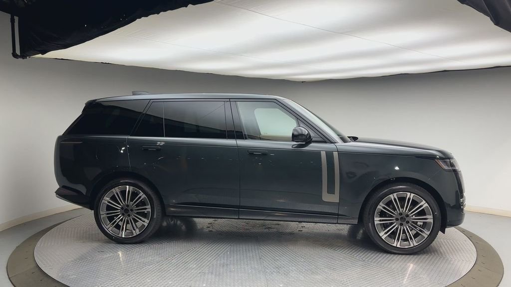 New 2026 Belgravia Green Metallic Land Rover SE image 9