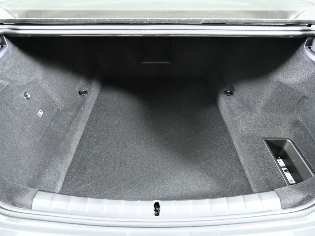 2025 BMW 7 Series 750e - Photo 28