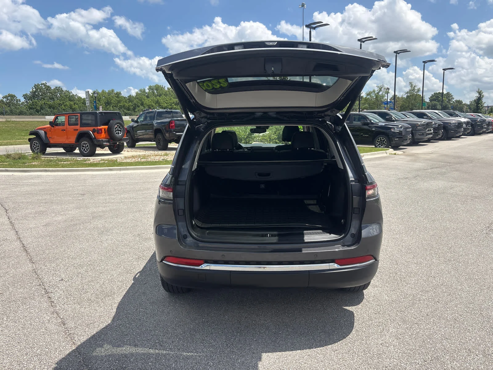 Used 2022 Baltic Gray Metallic Clearcoat Jeep  image 12