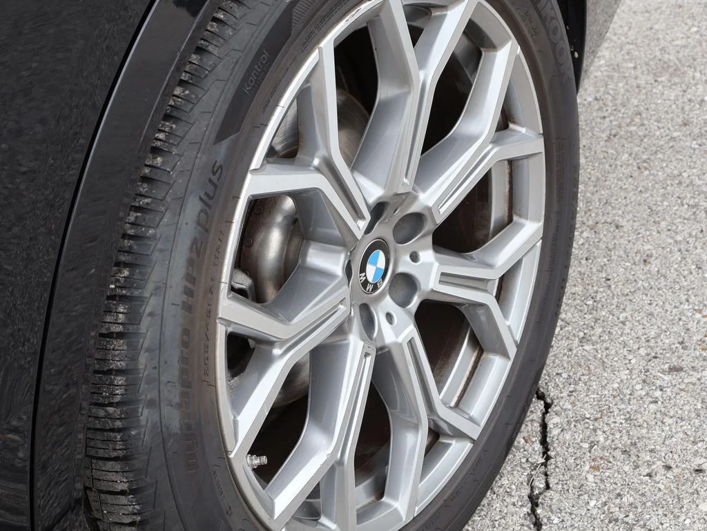 Used 2025 Black BMW xDrive40i image 41