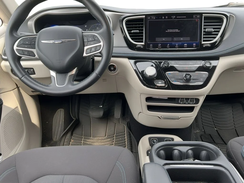 Used 2021 Black Chrysler Touring image 5