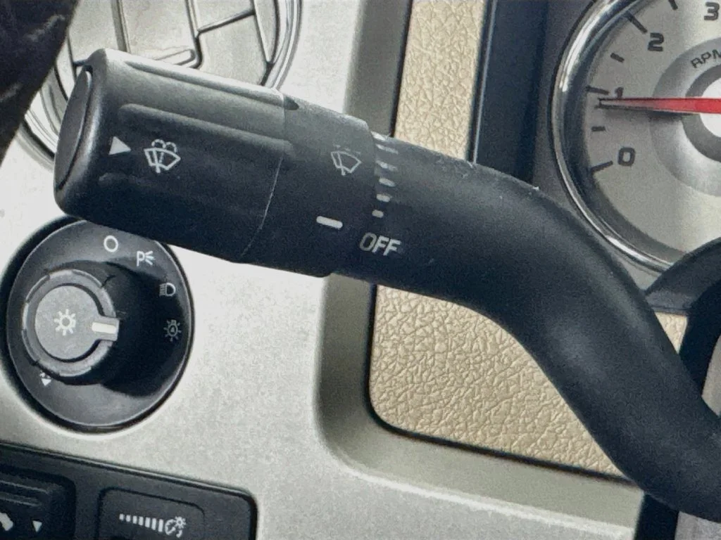Used 2009 White Ford Lariat image 12