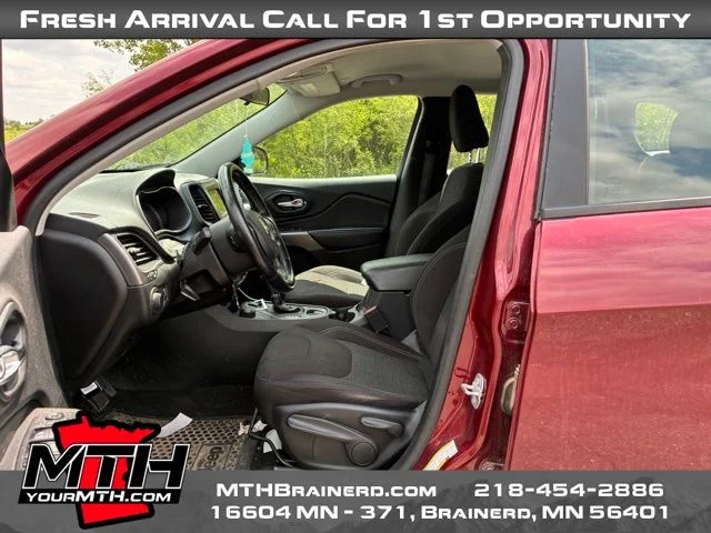 Used 2019 Red Jeep Sport image 9